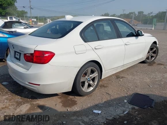 ✅ 2015 BMW 3 Series 328i xDrive • VIN: WBA3B5G5XFNS17926 • Lot: 42441569. Listed on IAAI with 120,748 mi. Free auction sales archive from the USA and detailed vehicle history report at DreamBid. Image 4.