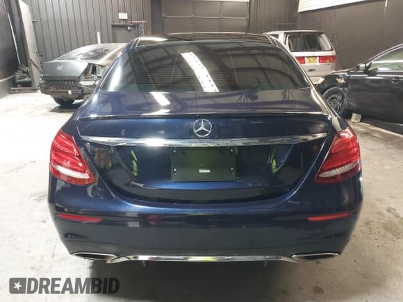 ✅ 2019 Mercedes-Benz E 300 • VIN: WDDZF4KB5KA563057 • Lot: 42253134. Listed on IAAI with 68,806 mi. Free auction sales archive from the USA and detailed vehicle history report at DreamBid. Image 16.