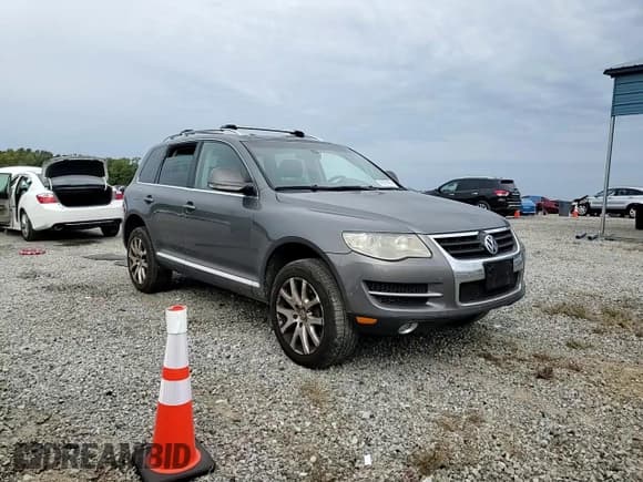 ✅ 2008 Volkswagen Touareg V6 • VIN: WVGBE77L38D056274 • Lot: 90029405. Wystawiony na Copart z przebiegiem Nie podano. Bezpłatny archiwum sprzedaży aukcyjnych z USA i szczegółowy raport historii pojazdu na DreamBid. Zdjęcie 14.