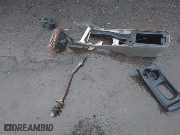 ✅ 1996 Ford Thunderbird LX • VIN: 1FALP62W5TH127237 • Лот: 43721900. Опубликован ранее на IAAI с пробегом 153 202 миль. Бесплатный доступ к архиву аукционных продаж из США и подробный отчёт об истории автомобиля на DreamBid. Изображение 11.