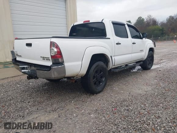 ✅ 2010 Toyota Tacoma PreRunner • VIN: 3TMJU4GNXAM098728 • Лот: 43745681. Опубликован ранее на IAAI с пробегом 236 050 миль. Бесплатный доступ к архиву аукционных продаж из США и подробный отчёт об истории автомобиля на DreamBid. Изображение 4.