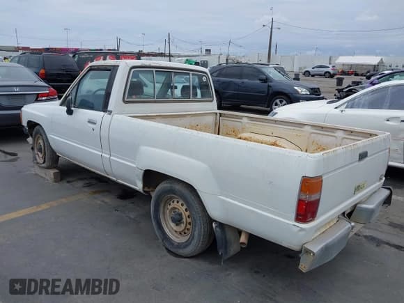 ✅ 1984 Toyota Pickup • VIN: JT4RN50S8E5000703 • Lot: 42014148. Listed on IAAI with 319,627 mi. Free auction sales archive from the USA and detailed vehicle history report at DreamBid. Image 3.