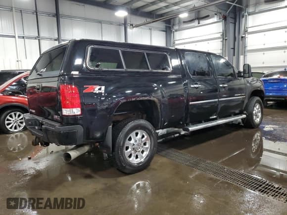 ✅ 2014 GMC Sierra 3500HD SRW Denali • VIN: 1GT426E83EF190507 • Лот: 85589364. Опубликован ранее на Copart с пробегом Не указан. Бесплатный доступ к архиву аукционных продаж из США и подробный отчёт об истории автомобиля на DreamBid. Изображение 3.