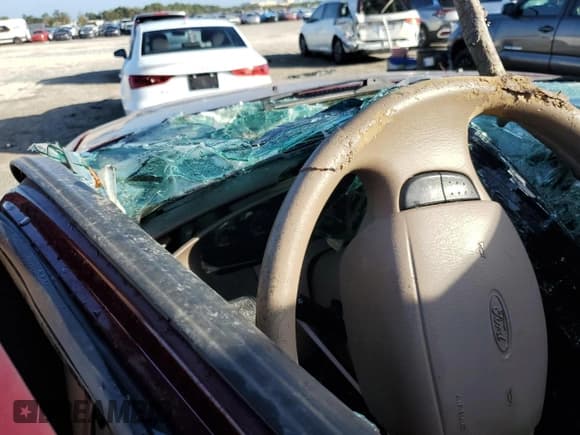 ✅ 1997 Ford Expedition XLT • VIN: 1FMEU1760VLC30455 • Lot: 78325314. Wystawiony na Copart z przebiegiem Nie podano. Bezpłatny archiwum sprzedaży aukcyjnych z USA i szczegółowy raport historii pojazdu na DreamBid. Zdjęcie 9.