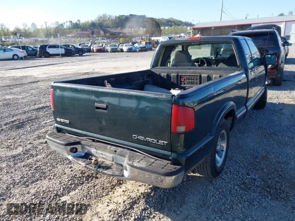 ✅ 2003 Chevrolet S-10 • VIN: 1GCCS19H038283804 • Лот: 42018334. Опубликован ранее на IAAI с пробегом 171 940 миль. Бесплатный доступ к архиву аукционных продаж из США и подробный отчёт об истории автомобиля на DreamBid. Изображение 4.