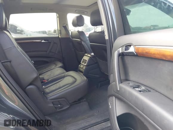 ✅ 2013 Audi Q7 Premium Plus • VIN: WA1LGAFEXDD013039 • Lot: 43736824. Wystawiony na IAAI z przebiegiem 120 107 mil. Bezpłatny archiwum sprzedaży aukcyjnych z USA i szczegółowy raport historii pojazdu na DreamBid. Zdjęcie 8.