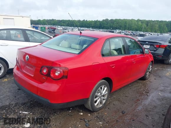 ✅ 2010 Volkswagen Jetta Limited Edition • VIN: 3VWRX7AJ6AM158664 • Lot: 42205340. Wystawiony na IAAI z przebiegiem 120 002 mil. Bezpłatny archiwum sprzedaży aukcyjnych z USA i szczegółowy raport historii pojazdu na DreamBid. Zdjęcie 4.