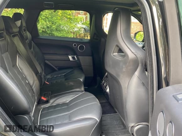 ✅ 2016 Land Rover Range Rover Sport SVR • VIN: SALWZ2EF7GA593202 • Lot: 84015025. Wystawiony na Copart z przebiegiem 62 249 mil. Bezpłatny archiwum sprzedaży aukcyjnych z USA i szczegółowy raport historii pojazdu na DreamBid. Zdjęcie 6.