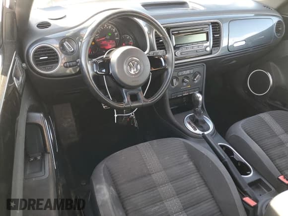 ✅ 2012 Volkswagen Beetle Turbo • VIN: 3VWVA7AT1CM617457 • Lot: 82267255. Wystawiony na Copart z przebiegiem 155 222 mil. Bezpłatny archiwum sprzedaży aukcyjnych z USA i szczegółowy raport historii pojazdu na DreamBid. Zdjęcie 8.