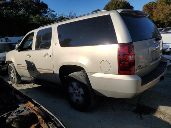 ✅ 2011 Chevrolet Suburban LT • VIN: 1GNSKJE38BR249311 • Lot: 76949544. Wystawiony na Copart z przebiegiem 110 278 mil. Bezpłatny archiwum sprzedaży aukcyjnych z USA i szczegółowy raport historii pojazdu na DreamBid. Zdjęcie 2.