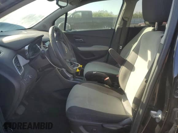 2019 Chevrolet Trax LS z VIN 3GNCJKSB9KL404321, wystawiony jako Copart lot #91449015 z przebiegiem 156 814 mil mil oraz Czysty tytuł • Clean title. Historia ofert i sprzedaży dostępna na DreamBid. Obrazek 7.