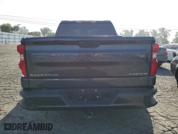 ✅ 2019 Chevrolet Silverado 1500 Custom • VIN: 1GCRWBEH8KZ413573 • Lot: 57072504. Wystawiony na Copart z przebiegiem 53 484 mil. Bezpłatny archiwum sprzedaży aukcyjnych z USA i szczegółowy raport historii pojazdu na DreamBid. Zdjęcie 6.