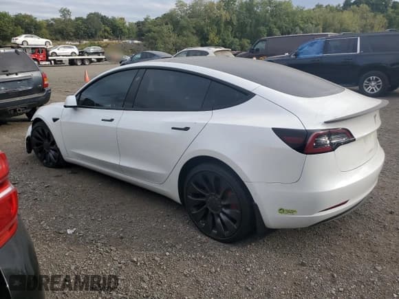 ✅ 2022 Tesla Model 3 Performance • VIN: 5YJ3E1EC0NF109008 • Lot: 81528225. Wystawiony na Copart z przebiegiem Nie podano. Bezpłatny archiwum sprzedaży aukcyjnych z USA i szczegółowy raport historii pojazdu na DreamBid. Zdjęcie 2.