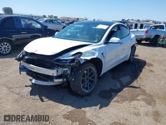 ✅ 2023 Tesla Model 3 • VIN: 5YJ3E1EA2PF571569 • Lot: 42288715. Wystawiony na IAAI z przebiegiem 30 271 mil. Bezpłatny archiwum sprzedaży aukcyjnych z USA i szczegółowy raport historii pojazdu na DreamBid. Zdjęcie 2.