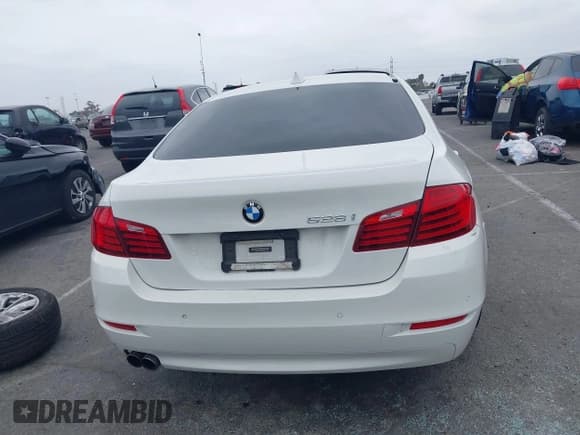 ✅ 2016 BMW 5 Series 528i • VIN: WBA5A5C52GD526329 • Lot: 42184710. Listed on IAAI with 117,794 mi. Free auction sales archive from the USA and detailed vehicle history report at DreamBid. Image 17.