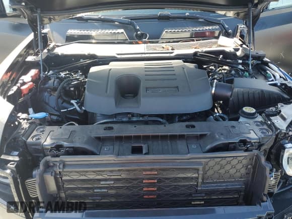 ✅ 2024 Land Rover Defender X-Dynamic SE • VIN: SALE2FEU1R2334322 • Lot: 61026585. Listed on Copart with 6,280 mi. Free auction sales archive from the USA and detailed vehicle history report at DreamBid. Image 12.