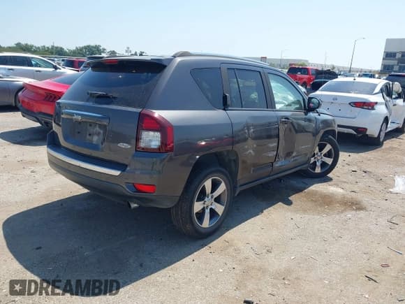 ✅ 2017 Jeep Compass High Altitude • VIN: 1C4NJDEB5HD100524 • Lot: 43181424. Wystawiony na IAAI z przebiegiem 100 943 mil. Bezpłatny archiwum sprzedaży aukcyjnych z USA i szczegółowy raport historii pojazdu na DreamBid. Zdjęcie 4.