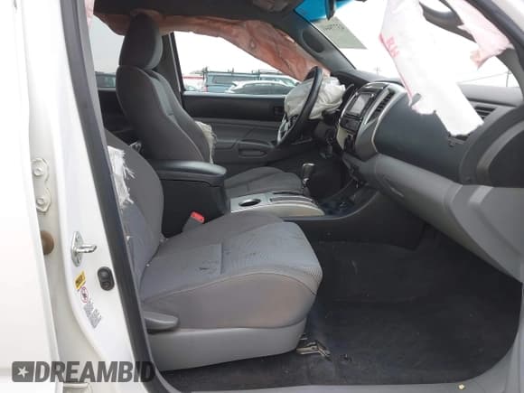 ✅ 2015 Toyota Tacoma • VIN: 3TMLU4EN3FM195773 • Lot: 43779441. Wystawiony na IAAI z przebiegiem 115 119 mil. Bezpłatny archiwum sprzedaży aukcyjnych z USA i szczegółowy raport historii pojazdu na DreamBid. Zdjęcie 5.