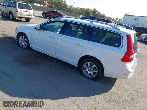 ✅ 2008 Volvo V70 • VIN: YV1BW982781040660 • Lot: 43834823. Listed on IAAI with 100,463 mi. Free auction sales archive from the USA and detailed vehicle history report at DreamBid. Image 3.