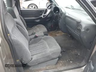 ✅ 1998 Chevrolet S-10 LS • VIN: 1GCCS1444W8163738 • Лот: 41542794. Опубликован ранее на IAAI с пробегом 240 465 миль. Бесплатный доступ к архиву аукционных продаж из США и подробный отчёт об истории автомобиля на DreamBid. Изображение 5.