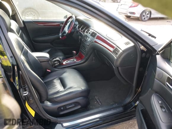 ✅ 2003 Lexus ES 300 • VIN: JTHBF30GX36012971 • Лот: 41346132. Опубликован ранее на IAAI с пробегом 136 612 миль. Бесплатный доступ к архиву аукционных продаж из США и подробный отчёт об истории автомобиля на DreamBid. Изображение 5.