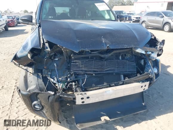 ✅ 2015 Toyota 4Runner SR5 • VIN: JTEZU5JRXF5093235 • Lot: 43612570. Listed on IAAI with 111,590 mi. Free auction sales archive from the USA and detailed vehicle history report at DreamBid. Image 6.