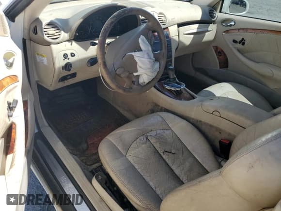 ✅ 2005 Mercedes-Benz CLK 500 • VIN: WDBTJ75J15F149816 • Lot: 67644195. Wystawiony na Copart z przebiegiem 232 331 mil. Bezpłatny archiwum sprzedaży aukcyjnych z USA i szczegółowy raport historii pojazdu na DreamBid. Zdjęcie 8.