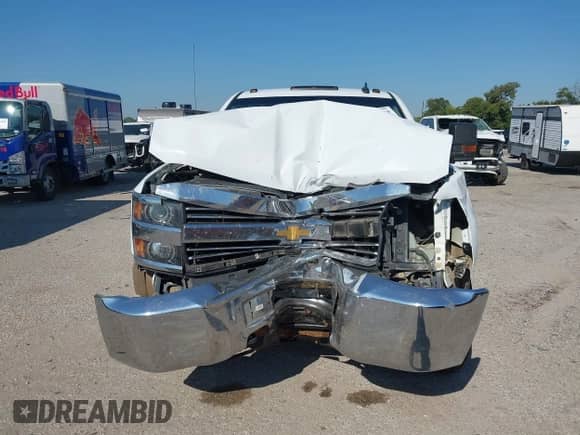 2018 Chevrolet Silverado 2500HD Work Truck z VIN 1GC1KUEG3JF219304, wystawiony jako IAAI lot #43195356 z przebiegiem 190 567 mil mil oraz . Historia ofert i sprzedaży dostępna na DreamBid. Obrazek 6.