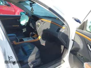 2008 Hyundai Azera Limited z VIN KMHFC46F68A256861, wystawiony jako IAAI lot #41586128 z przebiegiem 218 770 mil mil oraz . Historia ofert i sprzedaży dostępna na DreamBid. Obrazek 5.