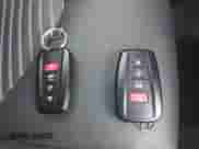 2020 Toyota Camry Hybrid SE z VIN 4T1J31AK6LU536333, wystawiony jako IAAI lot #43088914 z przebiegiem 73 421 mil mil oraz . Historia ofert i sprzedaży dostępna na DreamBid. Obrazek 11.