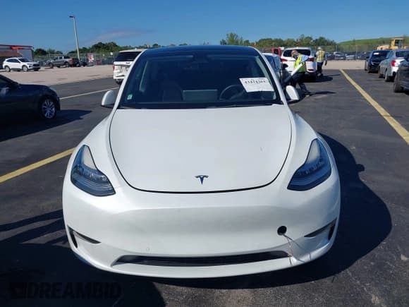 ✅ 2022 Tesla Model Y Long Range • VIN: 7SAYGDEE2NF385647 • Lot: 43434361. Wystawiony na IAAI z przebiegiem 86 365 mil. Bezpłatny archiwum sprzedaży aukcyjnych z USA i szczegółowy raport historii pojazdu na DreamBid. Zdjęcie 12.