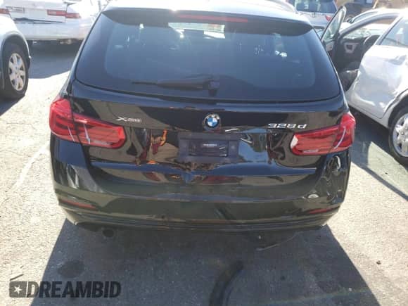 2018 BMW 3 Series 328d xDrive с VIN WBA8J1C56JA019092, выставлен на аукционе Copart как лот 65231752 с пробегом 59 526 миль миль и . История ставок и продаж доступна на DreamBid. Изображение 9.