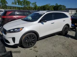 ✅ 2020 Kia Sorento S • VIN: 5XYPG4A55LG694775 • Лот: 53458525. Опубликован ранее на Copart с пробегом 44 141 миль. Бесплатный доступ к архиву аукционных продаж из США и подробный отчёт об истории автомобиля на DreamBid. Изображение 1.