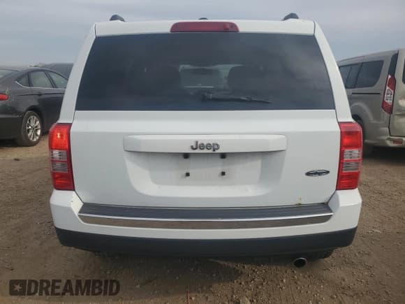 ✅ 2016 Jeep Patriot Latitude • VIN: 1C4NJPFA9GD602409 • Lot: 86794685. Wystawiony na Copart z przebiegiem 128 780 mil. Bezpłatny archiwum sprzedaży aukcyjnych z USA i szczegółowy raport historii pojazdu na DreamBid. Zdjęcie 6.