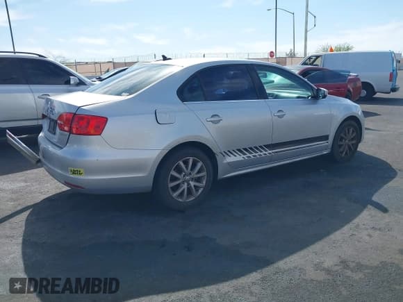 ✅ 2013 Volkswagen Jetta SE • VIN: 3VWDX7AJXDM362477 • Lot: 42035300. Listed on IAAI with 189,106 mi. Free auction sales archive from the USA and detailed vehicle history report at DreamBid. Image 4.