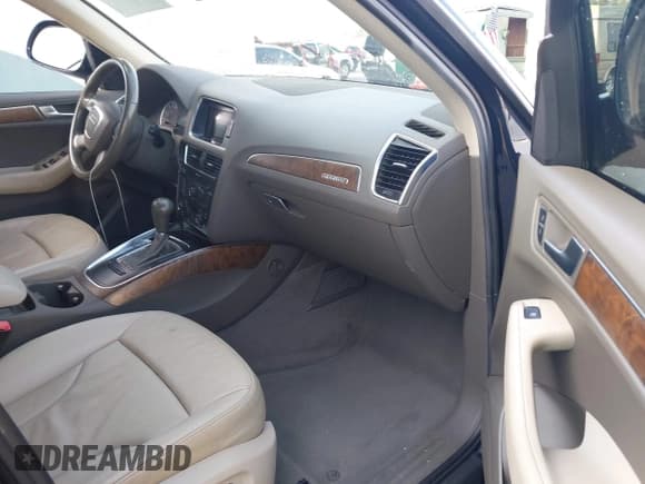 ✅ 2010 Audi Q5 Premium • VIN: WA1CKAFP6AA023676 • Lot: 43759170. Listed on IAAI with 200,364 mi. Free auction sales archive from the USA and detailed vehicle history report at DreamBid. Image 5.