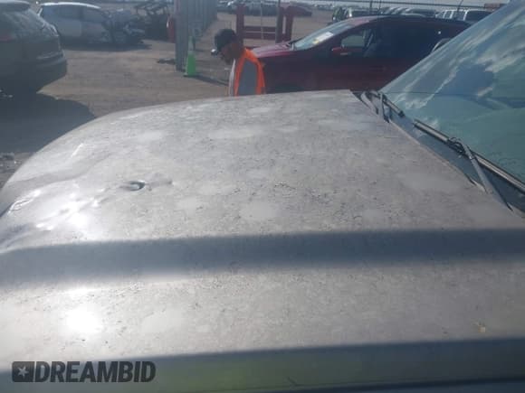 ✅ 2005 Chevrolet Silverado 2500HD LS • VIN: 1GCHK23285F818246 • Lot: 43292468. Wystawiony na IAAI z przebiegiem 255 783 mil. Bezpłatny archiwum sprzedaży aukcyjnych z USA i szczegółowy raport historii pojazdu na DreamBid. Zdjęcie 6.