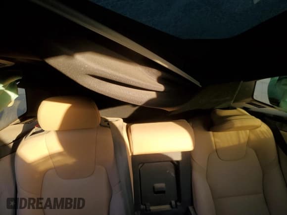 ✅ 2020 Volvo XC60 Momentum • VIN: YV4102DK1L1504211 • Лот: 85615604. Опубликован ранее на Copart с пробегом 7 миль. Бесплатный доступ к архиву аукционных продаж из США и подробный отчёт об истории автомобиля на DreamBid. Изображение 10.