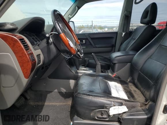 ✅ 2004 Mitsubishi Montero Limited • VIN: JA4MW51S94J004264 • Лот: 62426345. Опубликован ранее на Copart с пробегом 185 015 миль. Бесплатный доступ к архиву аукционных продаж из США и подробный отчёт об истории автомобиля на DreamBid. Изображение 7.