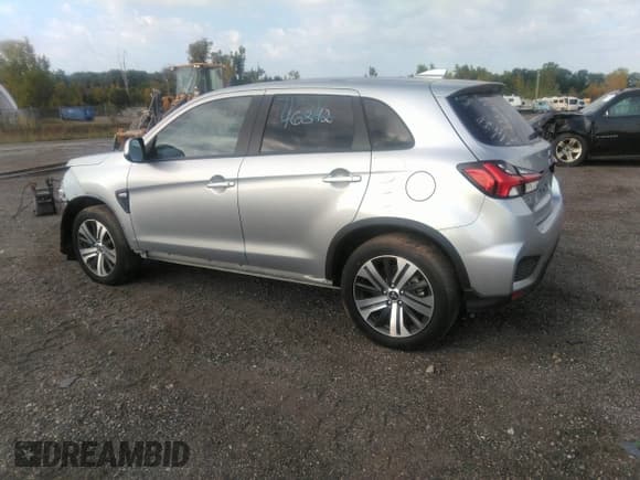 ✅ 2024 Mitsubishi Outlander S • VIN: JA4ARUAU8RU007555 • Лот: 43102248. Опубликован ранее на IAAI с пробегом 5 782 миль. Бесплатный доступ к архиву аукционных продаж из США и подробный отчёт об истории автомобиля на DreamBid. Изображение 3.