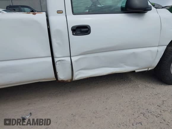 ✅ 2000 Chevrolet Silverado 1500 • VIN: 1GCEC14W8YZ321924 • Lot: 43156206. Wystawiony na IAAI z przebiegiem 134 081 mil mil. Skorzystaj z bezpłatnego archiwum sprzedaży aukcyjnych z USA i zobacz szczegółowy raport historii pojazdu na DreamBid. Zdjęcie 6.