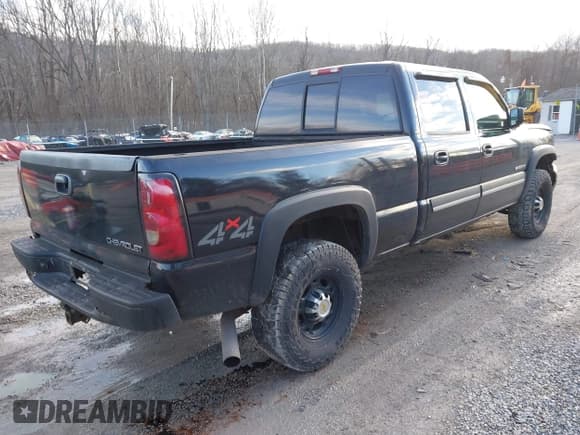 ✅ 2005 Chevrolet Silverado 2500HD LS • VIN: 1GCHK23U35F826160 • Lot: 41564415. Wystawiony na IAAI z przebiegiem 204 623 mil. Bezpłatny archiwum sprzedaży aukcyjnych z USA i szczegółowy raport historii pojazdu na DreamBid. Zdjęcie 4.
