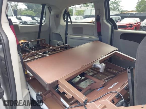 ✅ 2015 Dodge Grand Caravan SXT • VIN: 2C4RDGCG8FR733196 • Lot: 43493718. Wystawiony na IAAI z przebiegiem 53 820 mil. Bezpłatny archiwum sprzedaży aukcyjnych z USA i szczegółowy raport historii pojazdu na DreamBid. Zdjęcie 8.