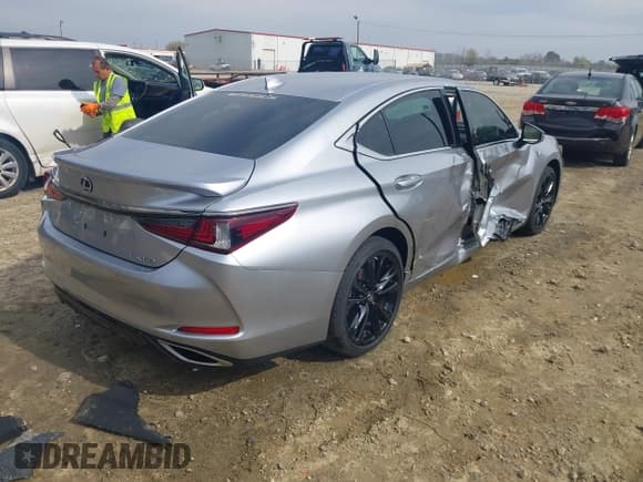 ✅ 2022 Lexus ES 350 F Sport • VIN: 58AGZ1B14NU129878 • Лот: 41795308. Опубликован ранее на IAAI с пробегом 14 340 миль. Бесплатный доступ к архиву аукционных продаж из США и подробный отчёт об истории автомобиля на DreamBid. Изображение 4.