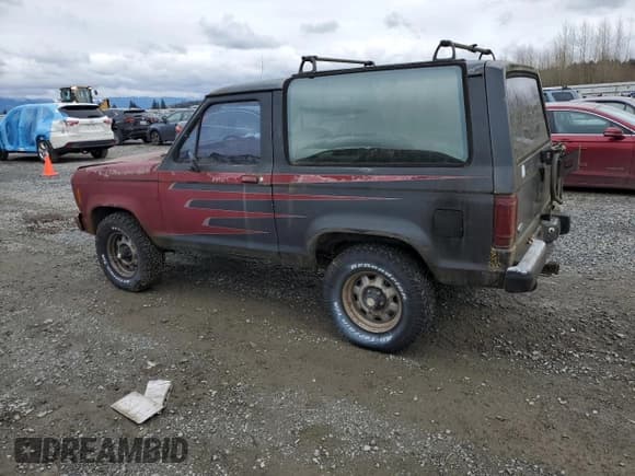 ✅ 1988 Ford Bronco • VIN: 1FMCU14T9JUB47838 • Lot: 48747975. Wystawiony na Copart z przebiegiem 238 774 mil. Bezpłatny archiwum sprzedaży aukcyjnych z USA i szczegółowy raport historii pojazdu na DreamBid. Zdjęcie 2.