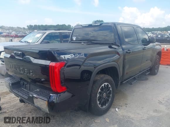 ✅ 2023 Toyota Tundra SR5 • VIN: 5TFLA5DB1PX109796 • Lot: 42844997. Wystawiony na IAAI z przebiegiem 17 346 mil. Bezpłatny archiwum sprzedaży aukcyjnych z USA i szczegółowy raport historii pojazdu na DreamBid. Zdjęcie 4.