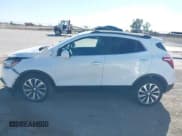 ✅ 2021 Buick Encore Preferred • VIN: KL4CJESM2MB375593 • Lot: 43426871. Wystawiony na IAAI z przebiegiem 66 810 mil. Bezpłatny archiwum sprzedaży aukcyjnych z USA i szczegółowy raport historii pojazdu na DreamBid. Zdjęcie 14.