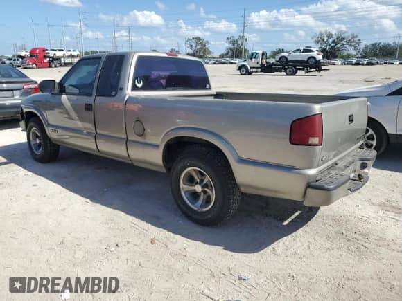 2001 Chevrolet S-10 LS z VIN 1GCCS19W018192348, wystawiony jako Copart lot #77433654 z przebiegiem 167 924 mil mil oraz Szkoda całkowita • Salvage title. Historia ofert i sprzedaży dostępna na DreamBid. Obrazek 2.