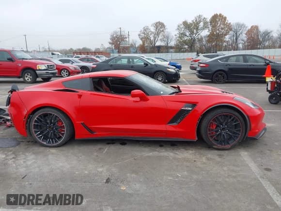 ✅ 2018 Chevrolet Corvette Z06 3LZ • VIN: 1G1YU2D64J5600017 • Lot: 43738256. Listed on IAAI with Not provided. Free auction sales archive from the USA and detailed vehicle history report at DreamBid. Image 13.