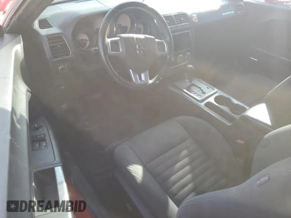 ✅ 2014 Dodge Challenger SXT • VIN: 2C3CDYAG5EH233729 • Lot: 76549244. Wystawiony na Copart z przebiegiem Nie podano. Bezpłatny archiwum sprzedaży aukcyjnych z USA i szczegółowy raport historii pojazdu na DreamBid. Zdjęcie 8.